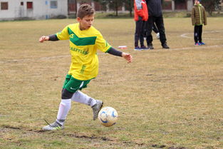 开云体育平台-足球教练是否鼓励球员进行自我技战术表达,足球教练鼓励队员的话