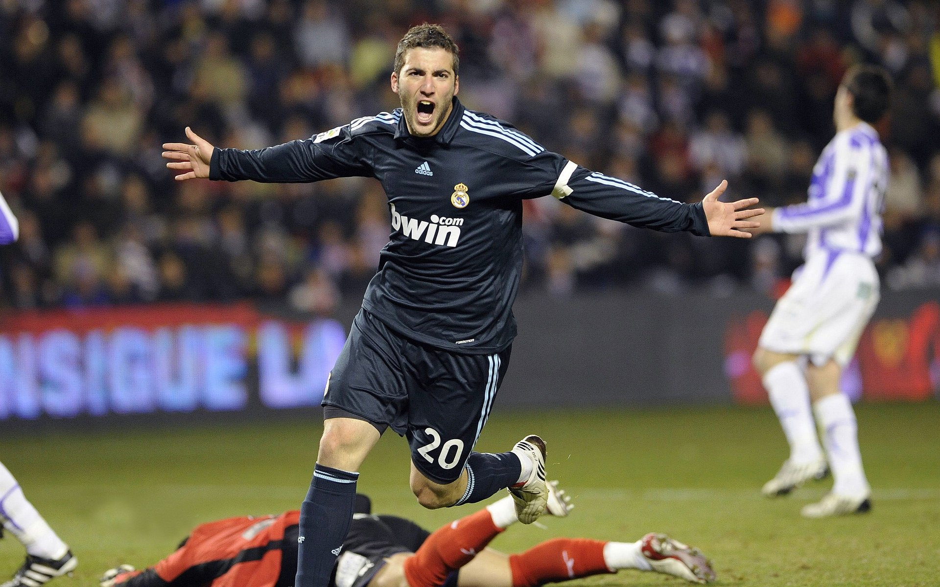 开云官网在线-五大联赛爆冷频出：霸主时代被撬动？